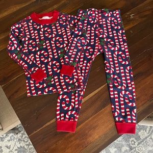 Hanna Andersson, size 4T, EUC holiday jammies. Gender neutral.